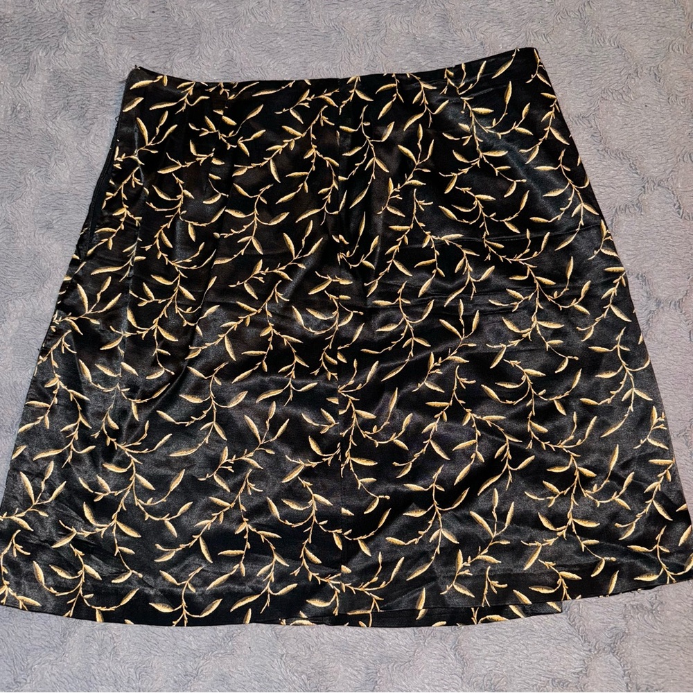 Vintage Elegant Black and Gold Mini Skirt with Slit